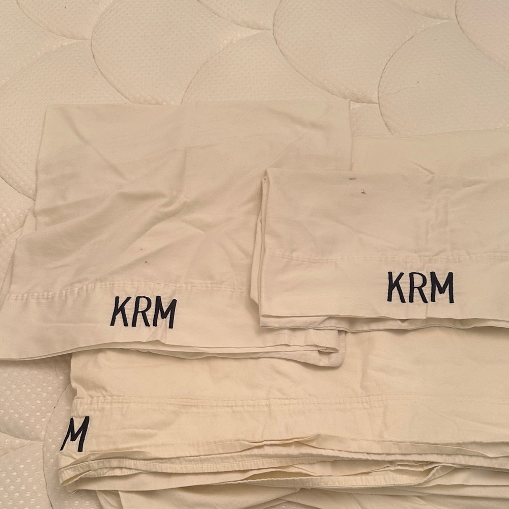 Monogrammed sheet set